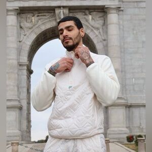 Fabletics Men's Quilted Lightweight Quarter zip Pullover Jacket in White Size M